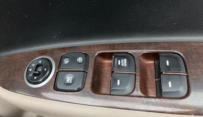 2014 Hyundai Grand i10 MAGNA 1.2 KAPPA VTVT, Petrol, Manual, 1,01,764 km, Driver Side Door Panels Control