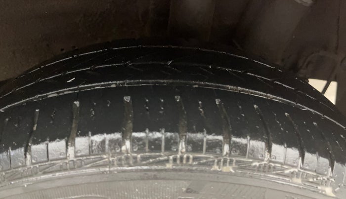 2014 Hyundai Grand i10 MAGNA 1.2 KAPPA VTVT, Petrol, Manual, 1,01,764 km, Left Rear Tyre Tread