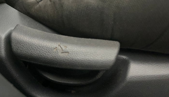 2014 Hyundai Grand i10 MAGNA 1.2 KAPPA VTVT, Petrol, Manual, 1,01,764 km, Driver Side Adjustment Panel