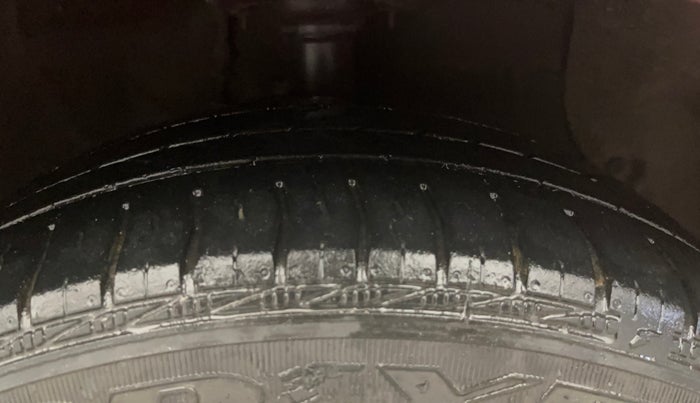 2014 Hyundai Grand i10 MAGNA 1.2 KAPPA VTVT, Petrol, Manual, 1,01,764 km, Right Front Tyre Tread