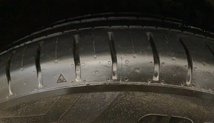 2014 Hyundai Verna FLUIDIC 1.6 VTVT SX OPT, Petrol, Manual, 69,713 km, Right Front Tyre Tread