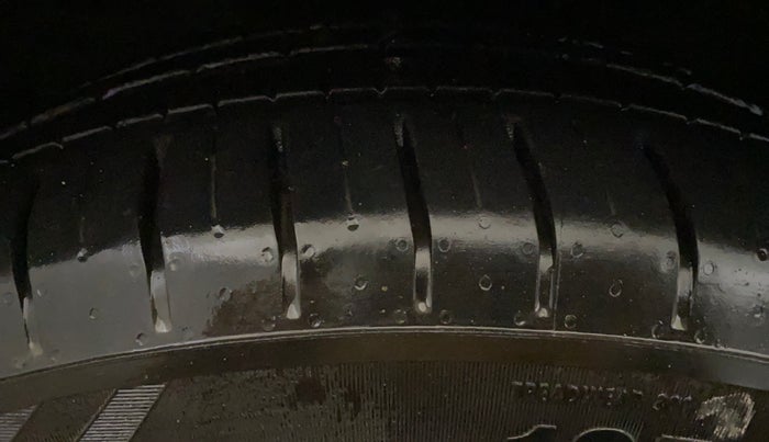 2014 Hyundai Verna FLUIDIC 1.6 VTVT SX OPT, Petrol, Manual, 69,713 km, Left Front Tyre Tread