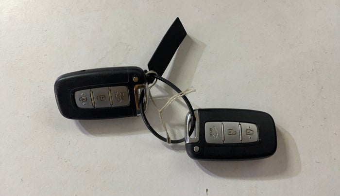 2014 Hyundai Verna FLUIDIC 1.6 VTVT SX OPT, Petrol, Manual, 69,713 km, Key Close Up