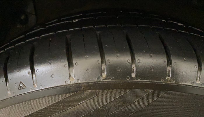 2014 Hyundai Verna FLUIDIC 1.6 VTVT SX OPT, Petrol, Manual, 69,713 km, Right Rear Tyre Tread