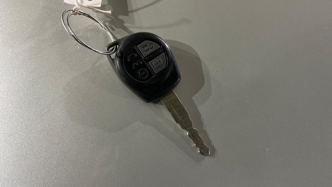 2019 Maruti Dzire VXI, Petrol, Manual, 84,400 km, Key Close Up