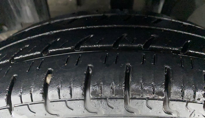 2018 Renault Kwid RXT, Petrol, Manual, 39,474 km, Left Front Tyre Tread