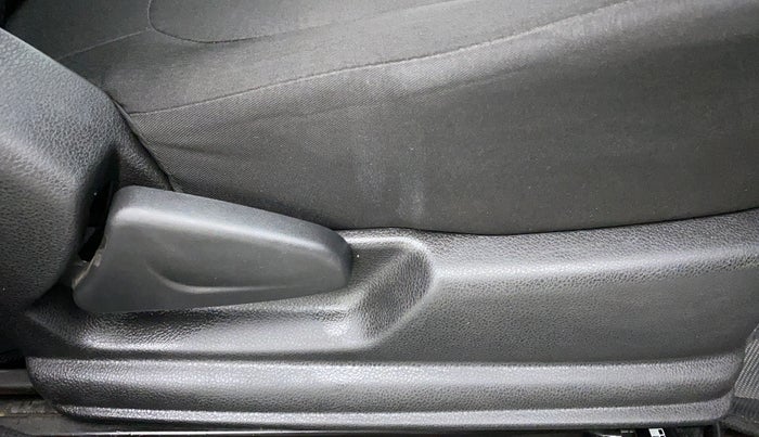 2018 Renault Kwid RXT, Petrol, Manual, 39,474 km, Driver Side Adjustment Panel