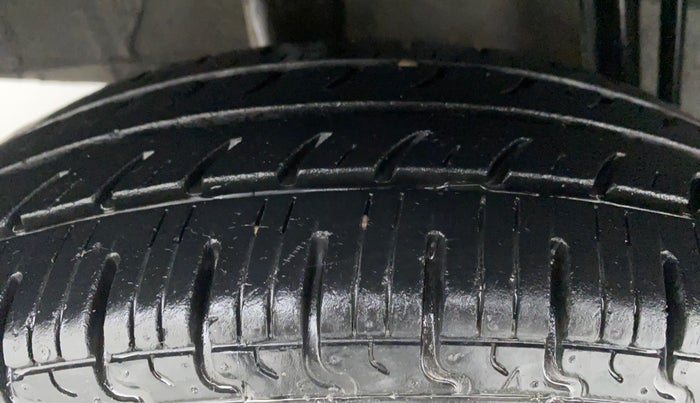 2018 Renault Kwid RXT, Petrol, Manual, 39,474 km, Right Rear Tyre Tread
