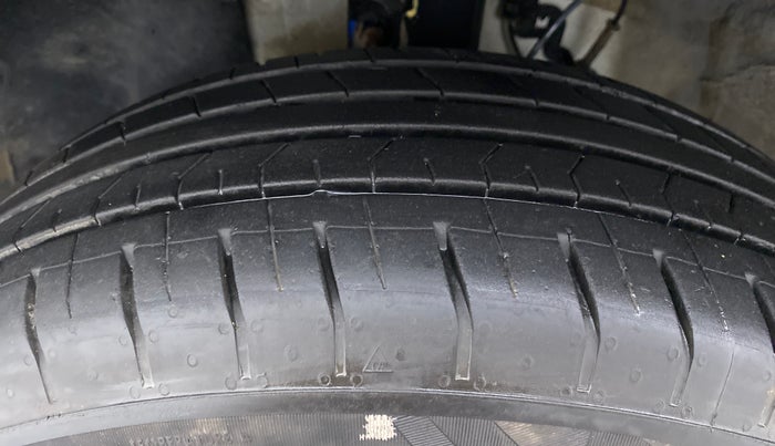 2021 Hyundai VENUE S MT 1.2 KAPPA, Petrol, Manual, 9,481 km, Left Front Tyre Tread