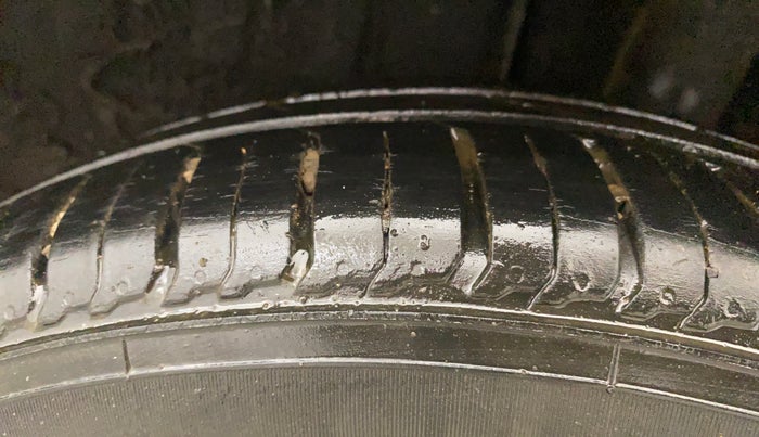 2022 Renault TRIBER RXZ, Petrol, Manual, 21,168 km, Left Rear Tyre Tread