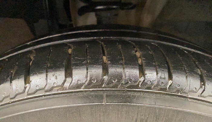 2022 Renault TRIBER RXZ, Petrol, Manual, 21,168 km, Right Front Tyre Tread