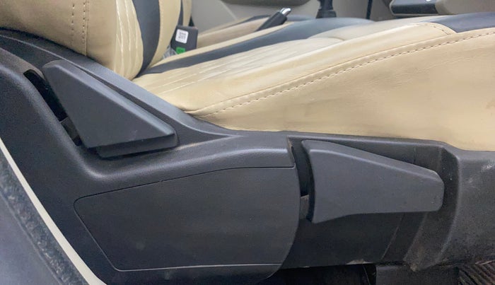 2022 Renault TRIBER RXZ, Petrol, Manual, 21,168 km, Driver Side Adjustment Panel