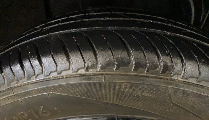 2021 Nissan MAGNITE XV PREMIUM, Petrol, Manual, 49,818 km, Right Rear Tyre Tread