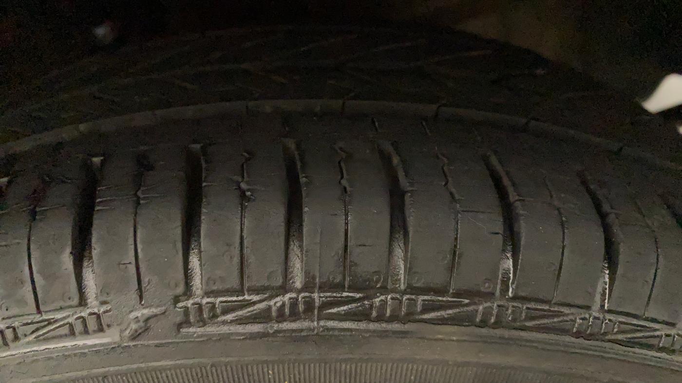 2016 Hyundai Eon SPORTZ, Petrol, Manual, 26,122 km, Left Front Tyre Tread