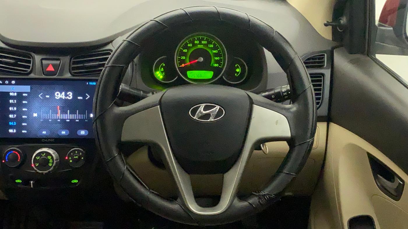 2016 Hyundai Eon SPORTZ, Petrol, Manual, 26,122 km, Steering Wheel Close Up