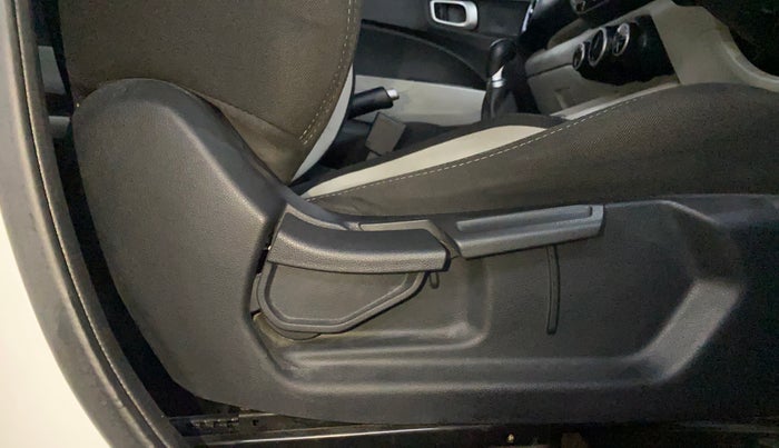 2023 Hyundai VENUE SX 1.2 PETROL, Petrol, Manual, 19,822 km, Driver Side Adjustment Panel