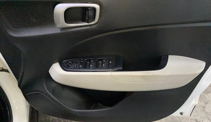 2023 Hyundai VENUE SX 1.2 PETROL, Petrol, Manual, 19,822 km, Driver Side Door Panels Control