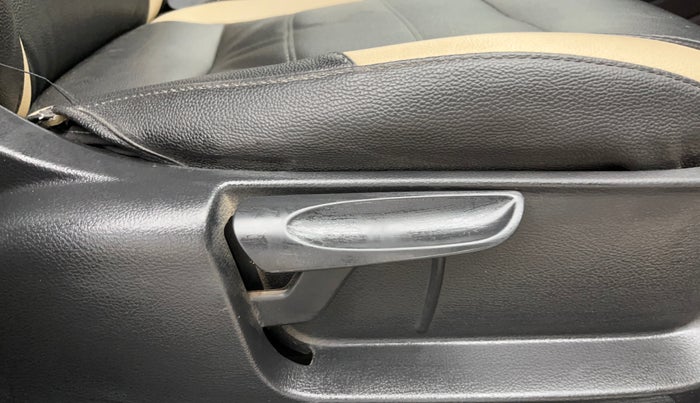 2016 Volkswagen Polo COMFORTLINE 1.2L, Petrol, Manual, 41,242 km, Driver Side Adjustment Panel