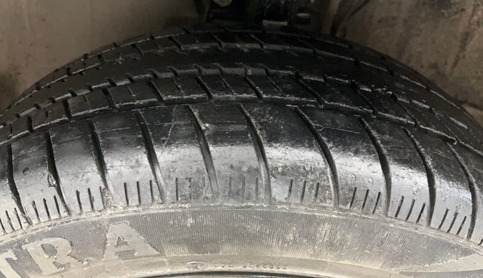 2016 Volkswagen Polo COMFORTLINE 1.2L, Petrol, Manual, 41,242 km, Left Front Tyre Tread