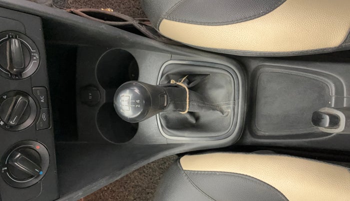 2016 Volkswagen Polo COMFORTLINE 1.2L, Petrol, Manual, 41,242 km, Gear Lever