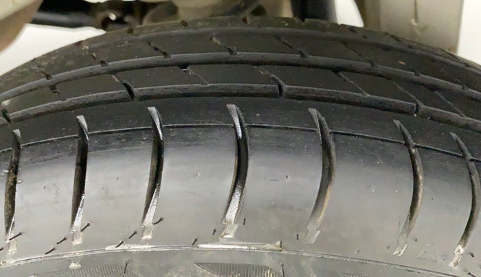 2016 Maruti Eeco 5 STR CNG WITH AC PLUSHTR, CNG, Manual, 52,153 km, Left Rear Tyre Tread