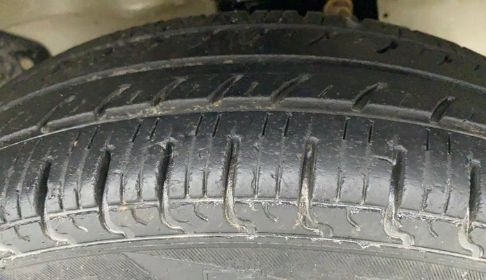 2016 Maruti Eeco 5 STR CNG WITH AC PLUSHTR, CNG, Manual, 52,153 km, Right Front Tyre Tread