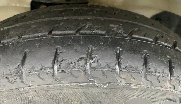 2016 Maruti Eeco 5 STR CNG WITH AC PLUSHTR, CNG, Manual, 52,153 km, Left Front Tyre Tread