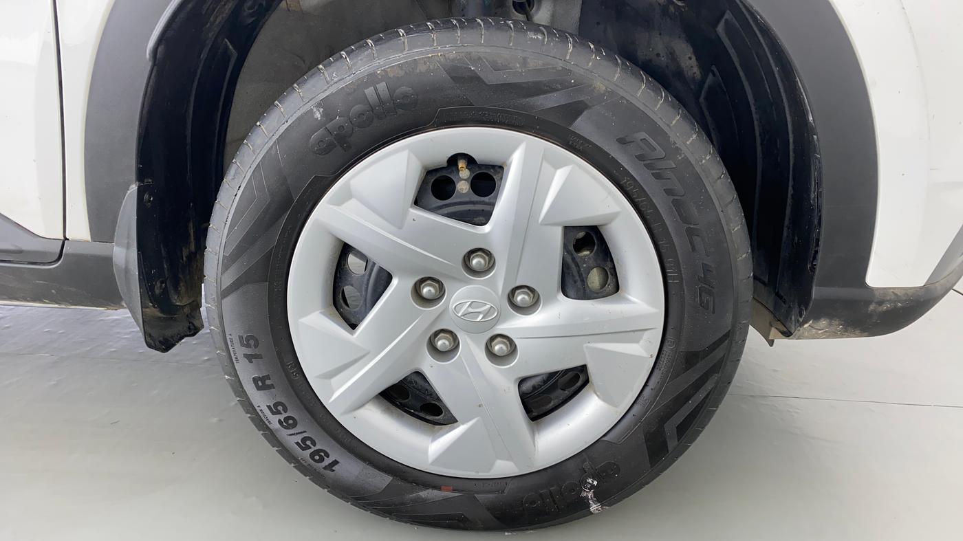 2022 Hyundai VENUE S MT 1.2 KAPPA, Petrol, Manual, 15,163 km, Right Front Wheel