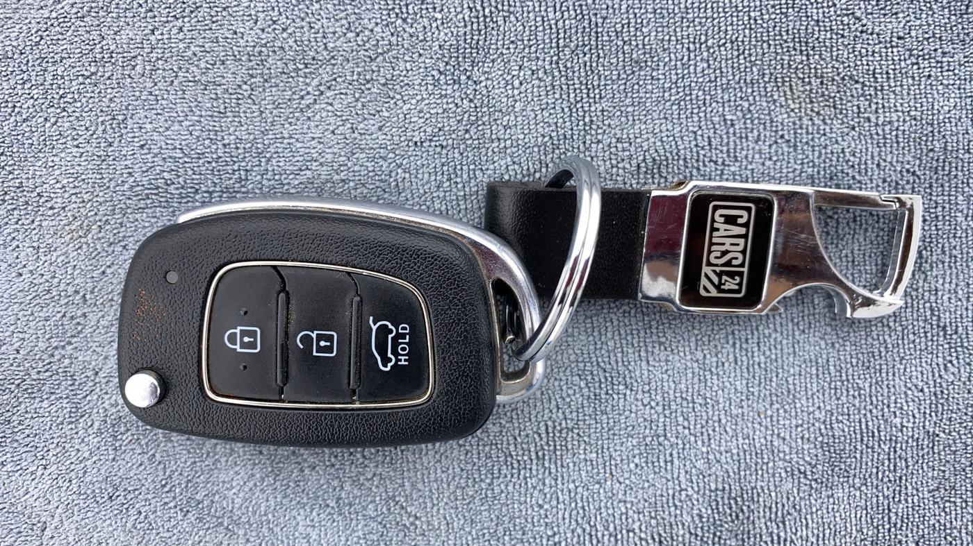 2022 Hyundai VENUE S MT 1.2 KAPPA, Petrol, Manual, 15,163 km, Key Close Up