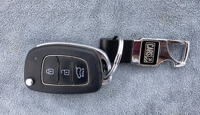 2022 Hyundai VENUE S MT 1.2 KAPPA, Petrol, Manual, 15,163 km, Key Close Up