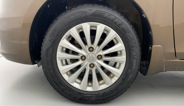 2015 Maruti Ciaz ZXI, Petrol, Manual, 13,325 km, Left Front Wheel