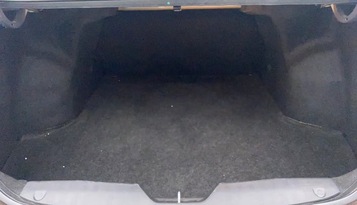 2015 Maruti Ciaz ZXI, Petrol, Manual, 13,325 km, Boot Inside