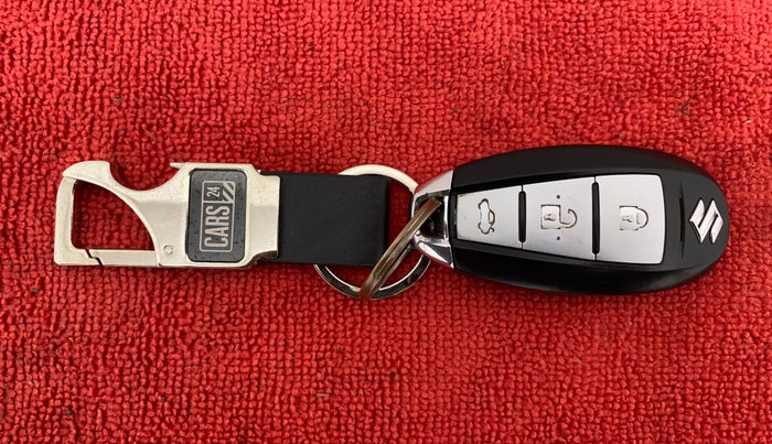 2015 Maruti Ciaz ZXI, Petrol, Manual, 13,325 km, Key Close Up