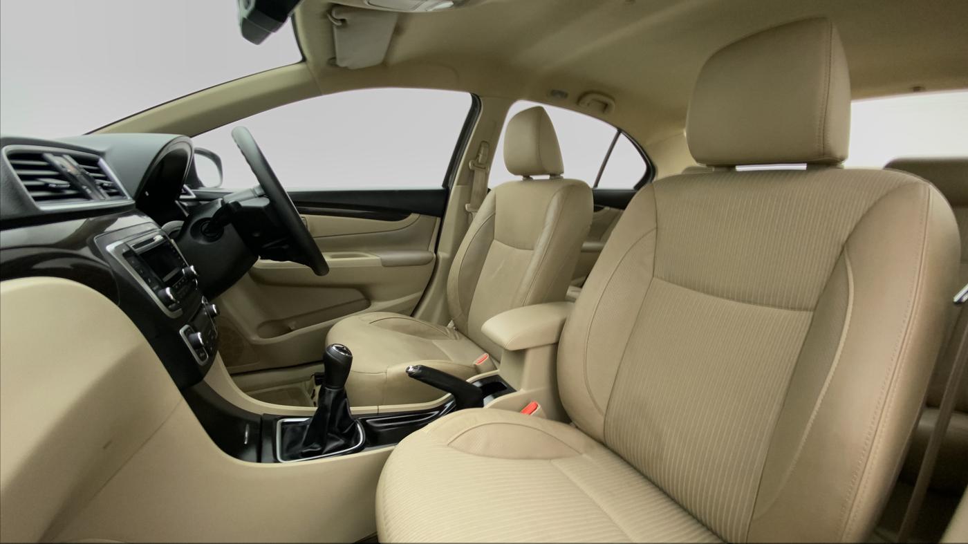 2015 Maruti Ciaz ZXI, Petrol, Manual, 13,325 km, Right Side Front Door Cabin