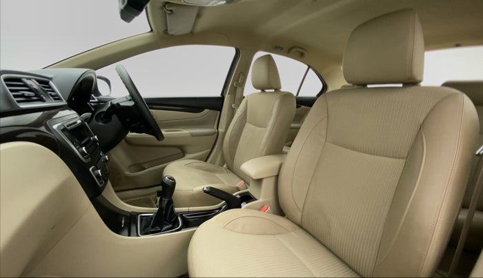 2015 Maruti Ciaz ZXI, Petrol, Manual, 13,325 km, Right Side Front Door Cabin