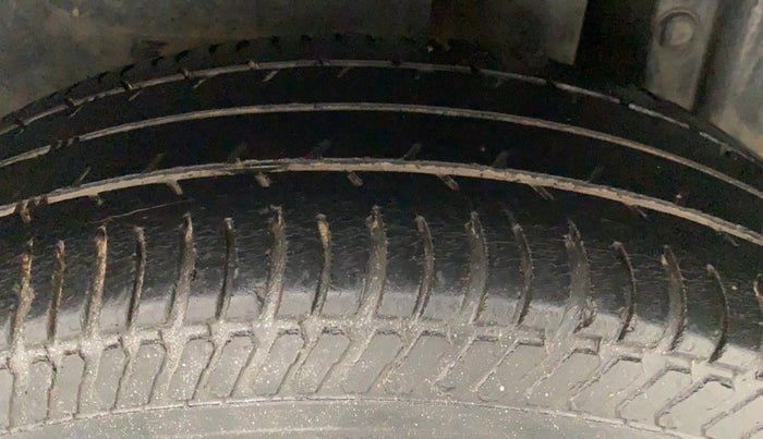 2013 Maruti Swift Dzire VXI, Petrol, Manual, 88,740 km, Left Rear Tyre Tread