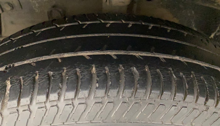 2013 Maruti Swift Dzire VXI, Petrol, Manual, 88,740 km, Left Front Tyre Tread