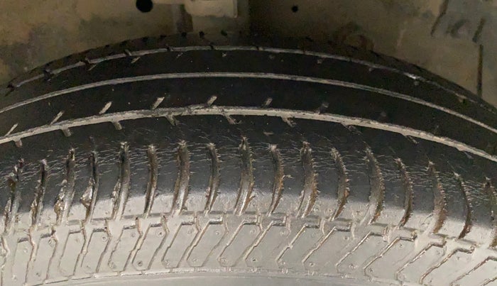 2013 Maruti Swift Dzire VXI, Petrol, Manual, 88,740 km, Right Front Tyre Tread