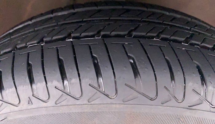 2017 Maruti Alto K10 VXI P, Petrol, Manual, 49,691 km, Right Front Tyre Tread