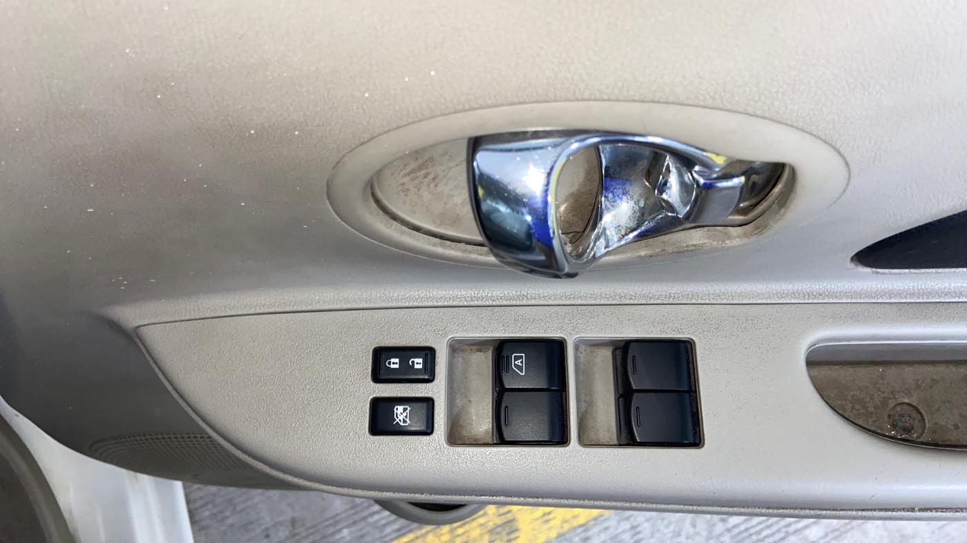 2014 Nissan Micra XL PETROL, Petrol, Manual, 1,03,562 km, Driver Side Door Panels Control