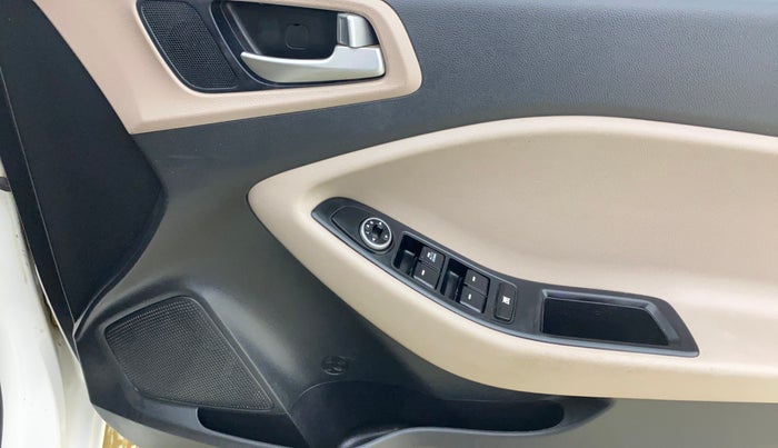 2019 Hyundai Elite i20 MAGNA PLUS 1.2, CNG, Manual, 95,276 km, Driver Side Door Panels Control