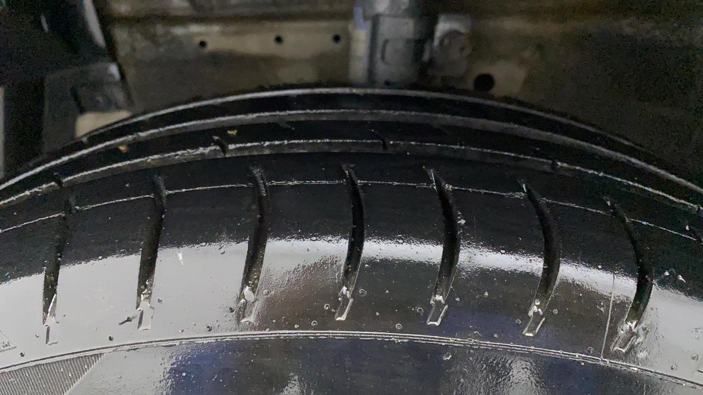 2017 Maruti Swift VXI, Petrol, Manual, 77,307 km, Left Front Tyre Tread