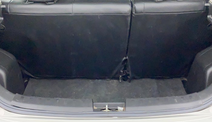 2017 Maruti Swift VXI, Petrol, Manual, 77,307 km, Boot Inside
