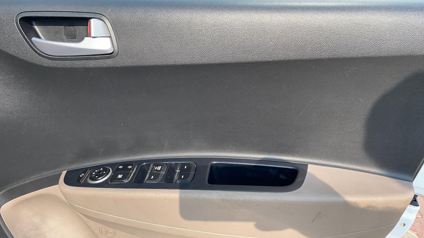 2019 Hyundai Grand i10 SPORTZ 1.2 KAPPA VTVT, Petrol, Manual, 24,267 km, Driver Side Door Panels Control