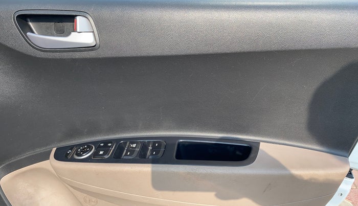 2019 Hyundai Grand i10 SPORTZ 1.2 KAPPA VTVT, Petrol, Manual, 24,267 km, Driver Side Door Panels Control