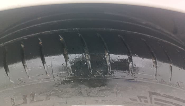 2014 Hyundai Verna FLUIDIC 1.6 VTVT SX AT, Petrol, Automatic, 1,04,225 km, Right Front Tyre Tread