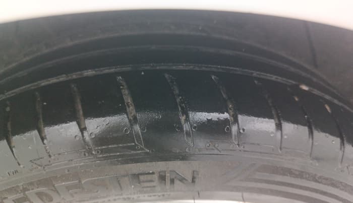 2014 Hyundai Verna FLUIDIC 1.6 VTVT SX AT, Petrol, Automatic, 1,04,225 km, Right Rear Tyre Tread