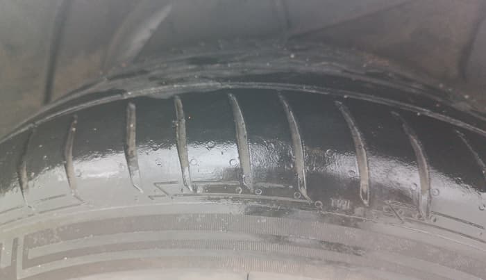 2014 Hyundai Verna FLUIDIC 1.6 VTVT SX AT, Petrol, Automatic, 1,04,225 km, Left Rear Tyre Tread