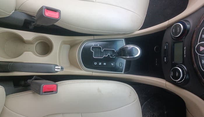2014 Hyundai Verna FLUIDIC 1.6 VTVT SX AT, Petrol, Automatic, 1,04,225 km, Gear Lever