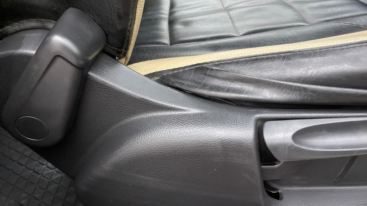 2019 Volkswagen Polo COMFORTLINE 1.0L MPI, Petrol, Manual, 58,183 km, Driver Side Adjustment Panel